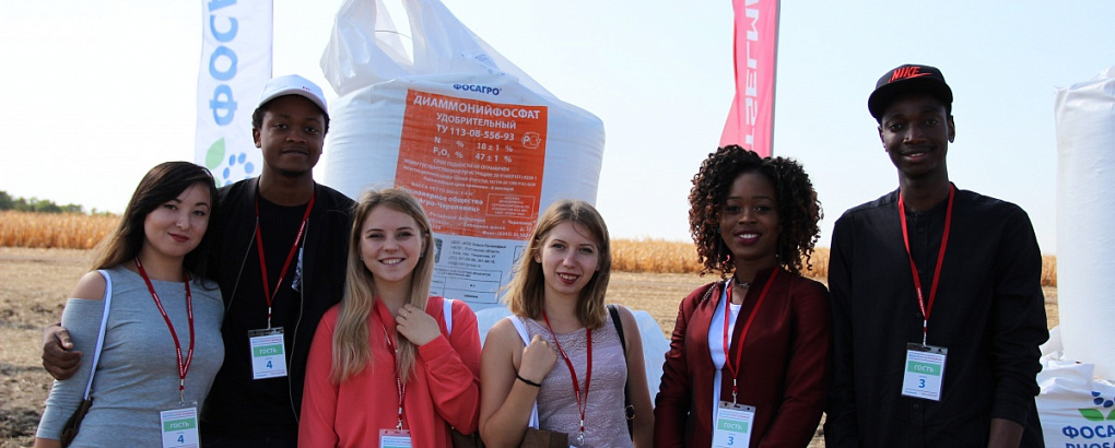 Students of the Faculty of Agrochemistry took part in the field agrotechnological conference