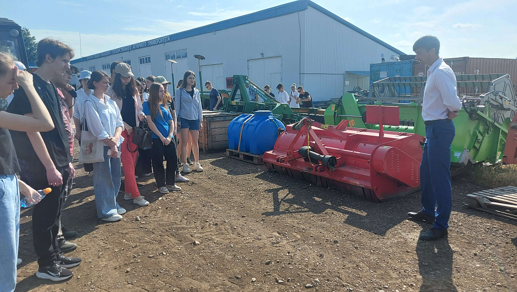 Студенты "агрохимии и агропочвоведения" получают практические знания в учхозах "Краснодарское" и "Кубань"
