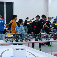 Наши волонтеры на олимпиаде робототехники