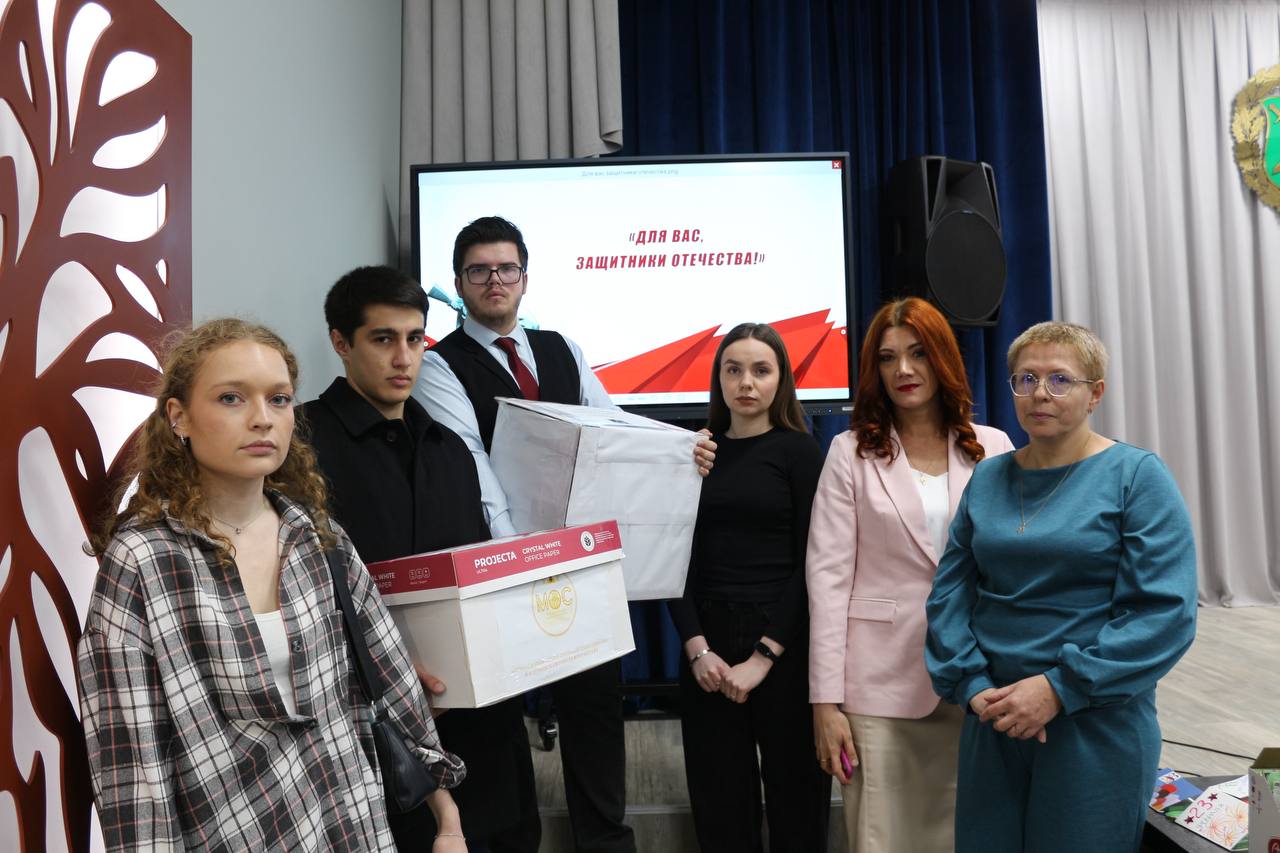 Студенты Кубанского ГАУ поздравили бойцов в военном госпитале с Днём защитника Отечества