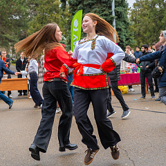 Пахнет солнцем и блинами – нынче Масленица с нами!