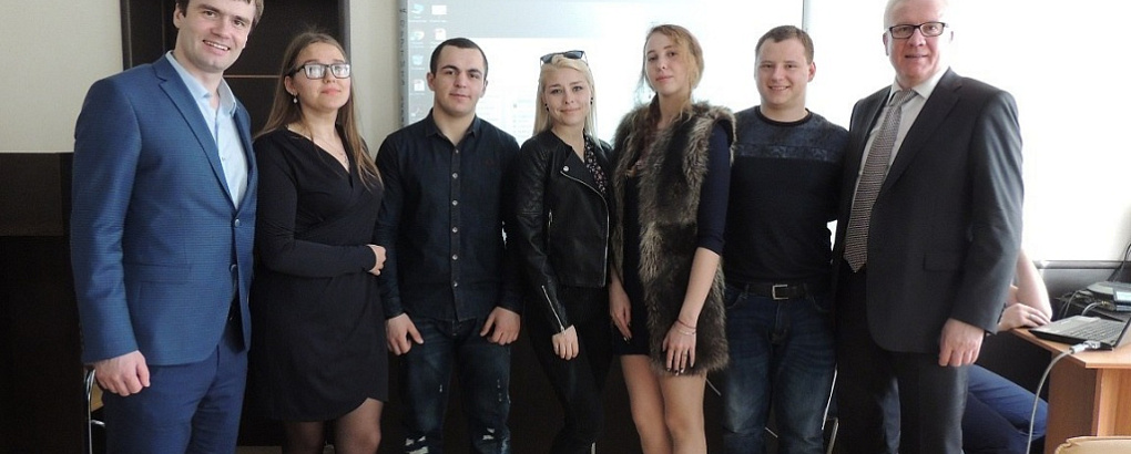 Управлять и освещать