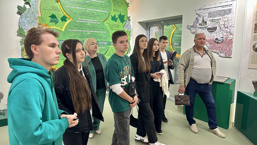 В рамках дружественной встречи, 25 октября Центр исторического наследия и медиа-центр КубГАУ посетили сотрудники и их дети ООО «Газпром трансгаз Краснодар»