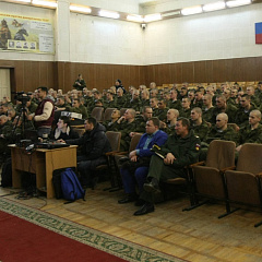 Артисты КубГАУ поздравили солдат