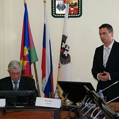 Волонтерские центры получили поддержку главы  города В. Л. Евланова