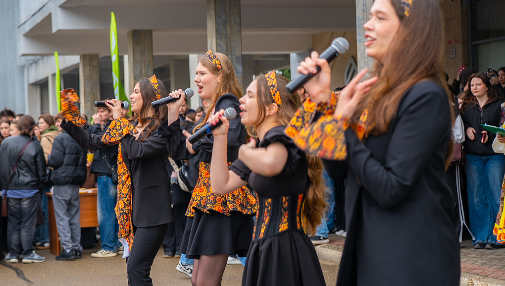 Пахнет солнцем и блинами – нынче Масленица с нами!
