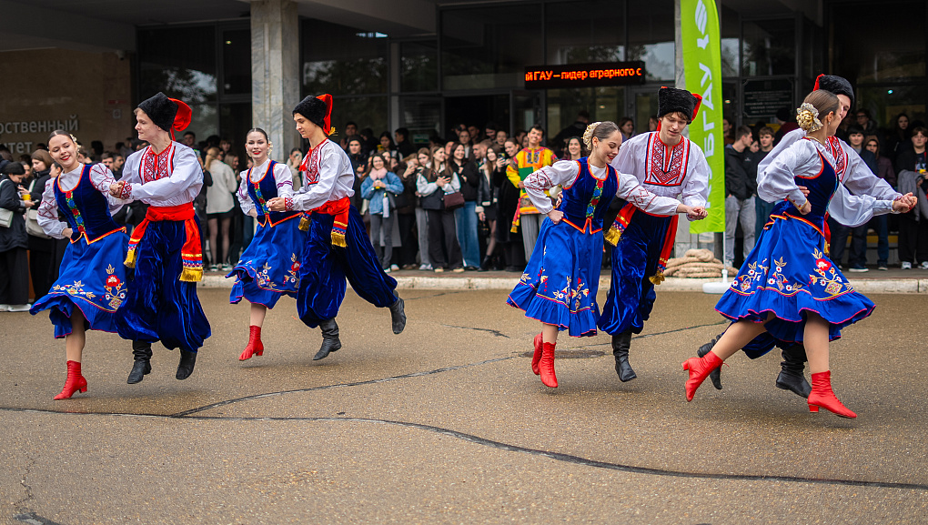 Пахнет солнцем и блинами – нынче Масленица с нами!