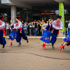 Пахнет солнцем и блинами – нынче Масленица с нами!