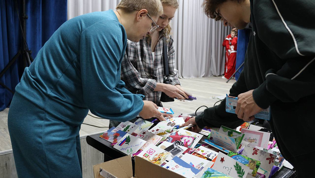 Студенты Кубанского ГАУ поздравили бойцов в военном госпитале с Днём защитника Отечества