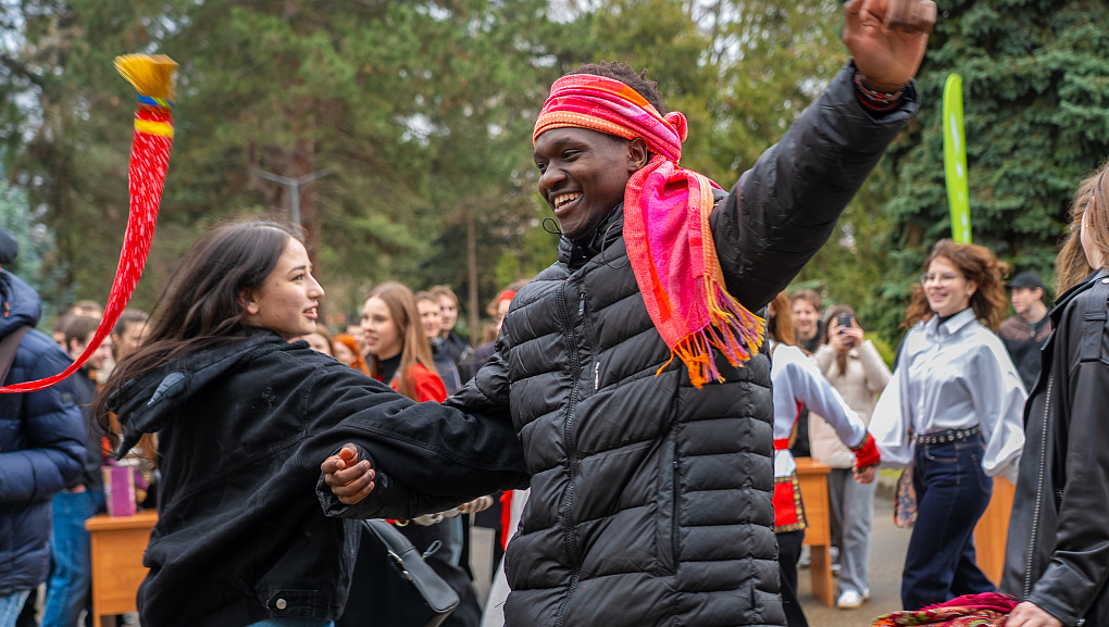 Пахнет солнцем и блинами – нынче Масленица с нами!