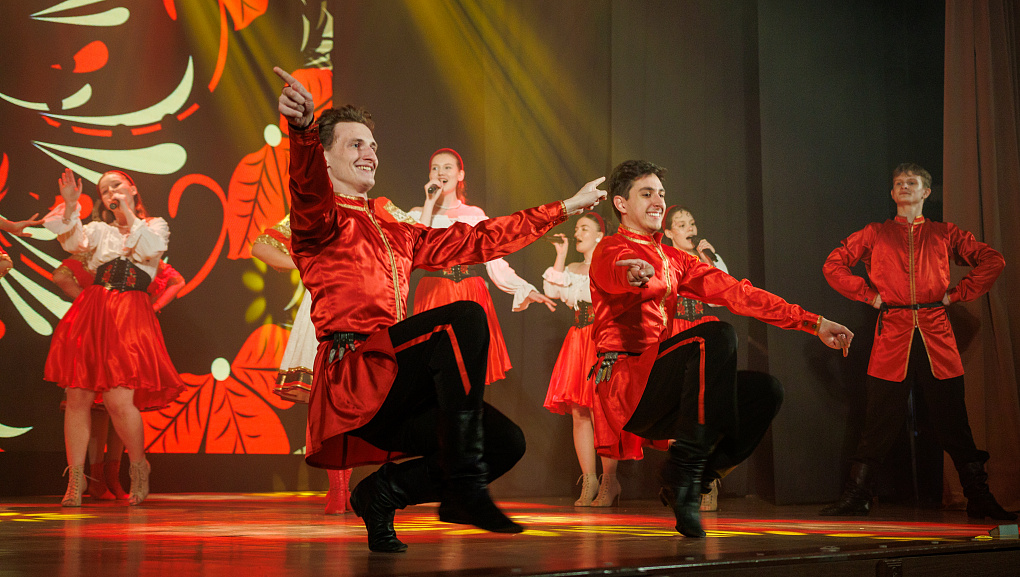 В КубГАУ поздравили женщин с Международным женским днём