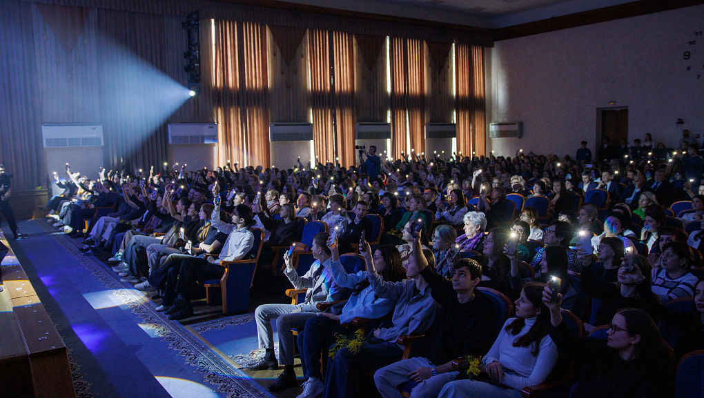 В КубГАУ поздравили женщин с Международным женским днём