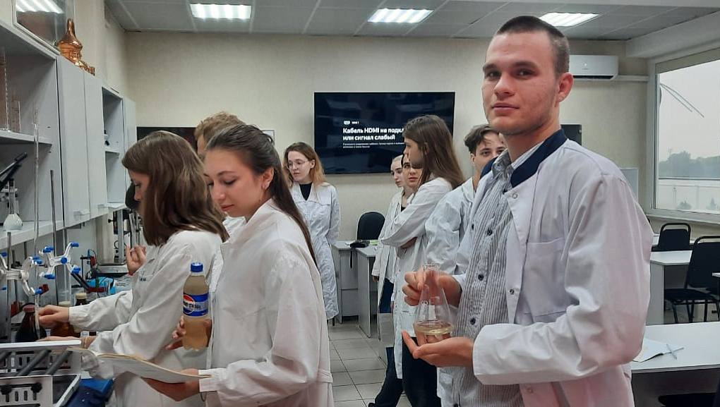 Участники движения Российских студенческих отрядов осваивают рабочую профессию
