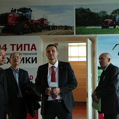 Компания «Ростсельмаш» подарила КубГАУ зерноуборочный комбайн