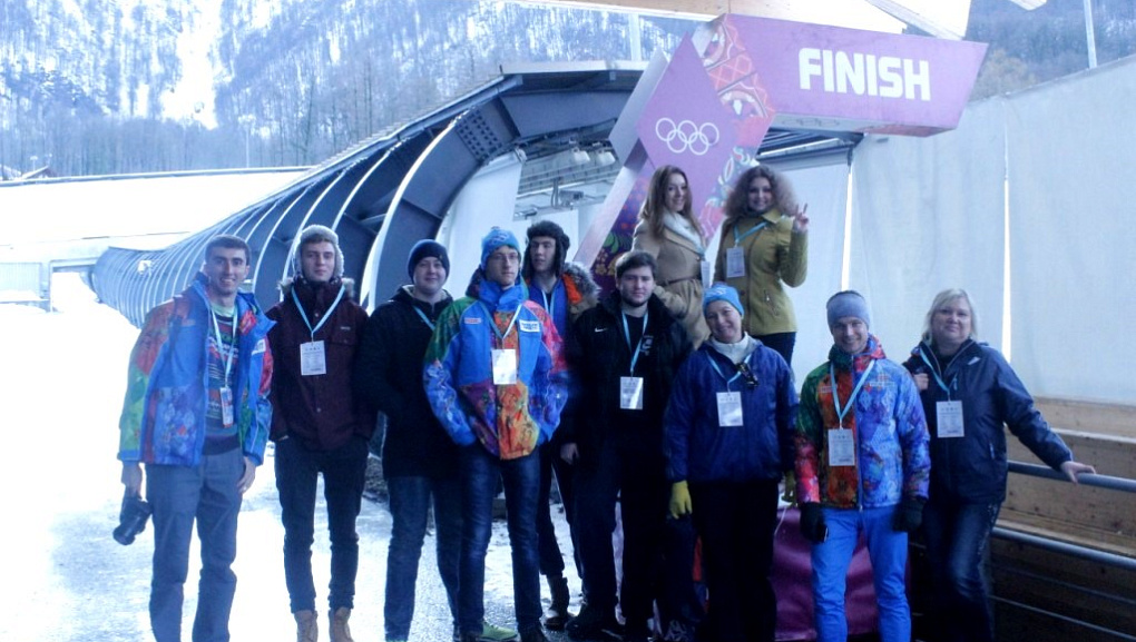 Volunteers at the World Cup bobsled: Captures the spirit!