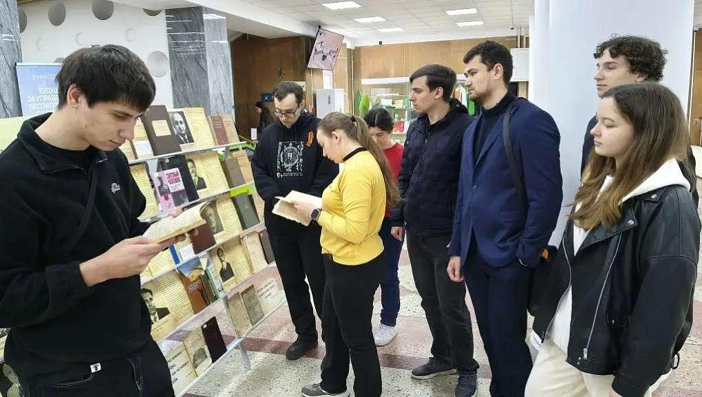 В КубГАУ проводится выставка-беседа «Они среди нас»