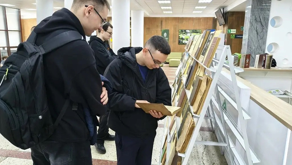 В КубГАУ проводится выставка-беседа «Они среди нас»
