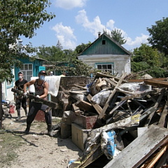 Студенты Кубанского ГАУ продолжают помогать восстанавливать Крымск