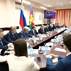Студенты КубГАУ за круглым столом с губернатором Кубани