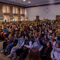 8 марта в КубГАУ: концерт и букеты мимоз для представительниц прекрасного пола!