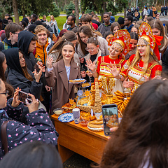 Пахнет солнцем и блинами – нынче Масленица с нами!