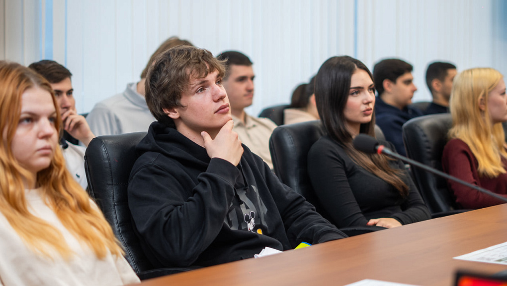 О традициях и памяти — в диалоге со студентами
