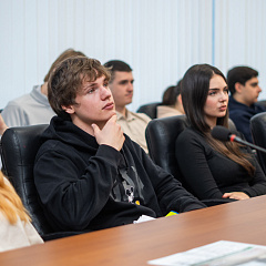 О традициях и памяти — в диалоге со студентами