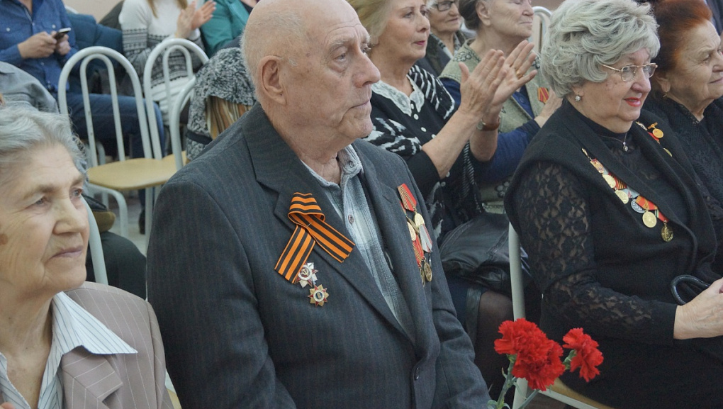 Поздравили ветеранов с заслуженными медалями