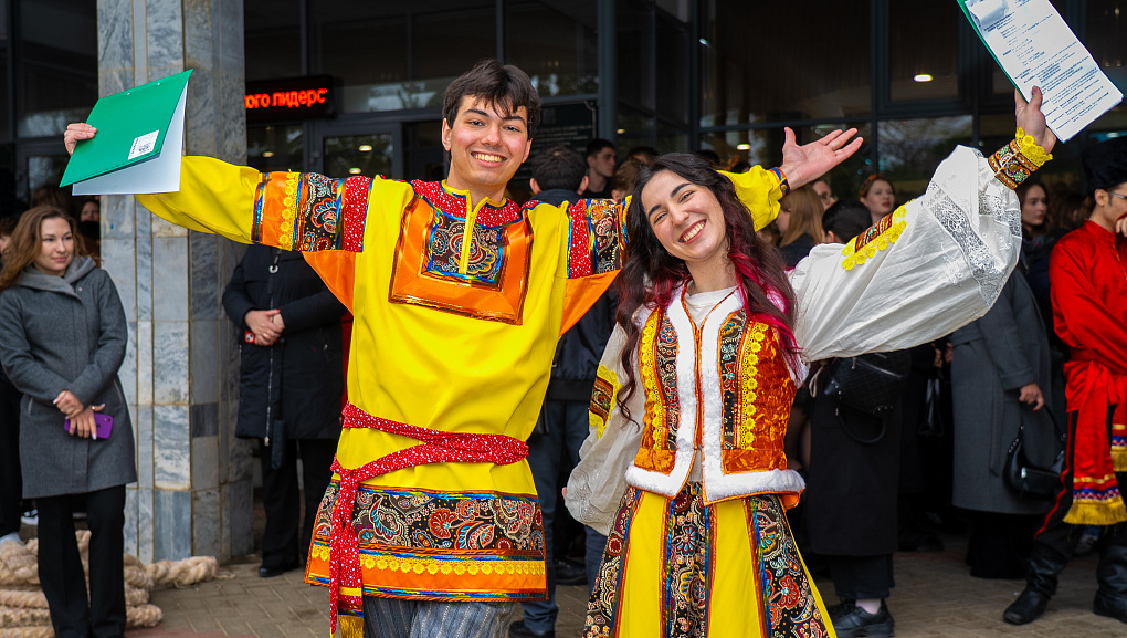 Пахнет солнцем и блинами – нынче Масленица с нами!
