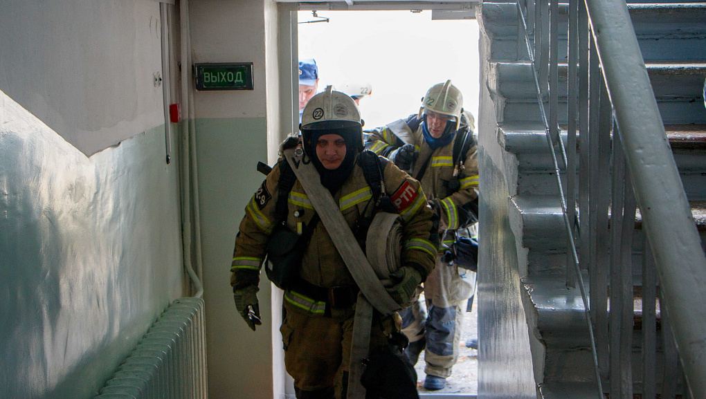 Тренировки по эвакуации помогают отработать четкий алгоритм действий в случае пожара