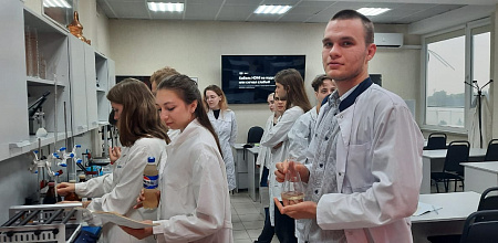 Участники движения Российских студенческих отрядов осваивают рабочую профессию