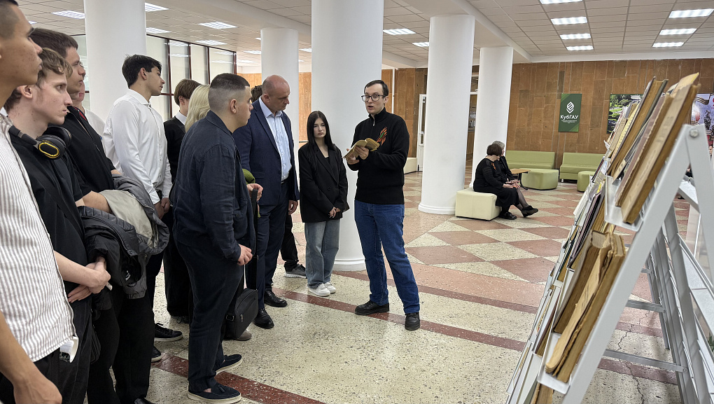 В КубГАУ проводится выставка-беседа «Они среди нас»