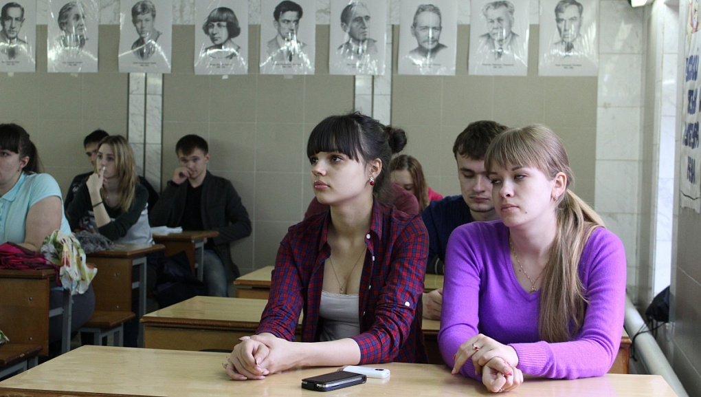 Студенты поговорили о русском языке и поэзии