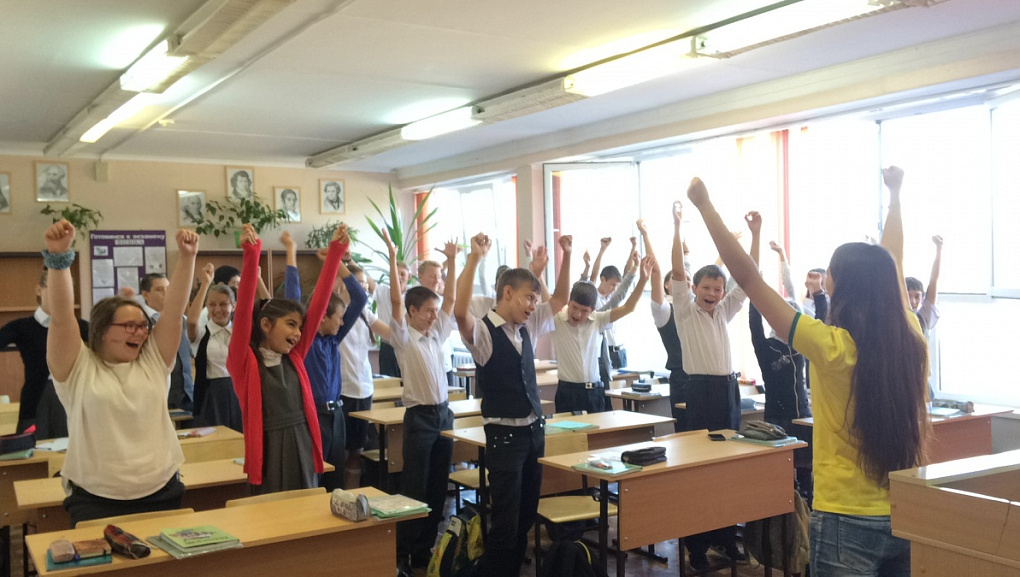 Наши волонтеры провели футбольные уроки в школах Краснодара 