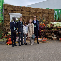 Студенты КубГАУ участвуют в российской агропромышленной выставке "Золотая осень 2023"