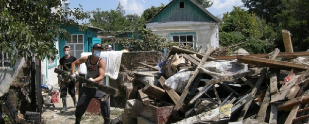 Студенты Кубанского ГАУ продолжают помогать восстанавливать Крымск
