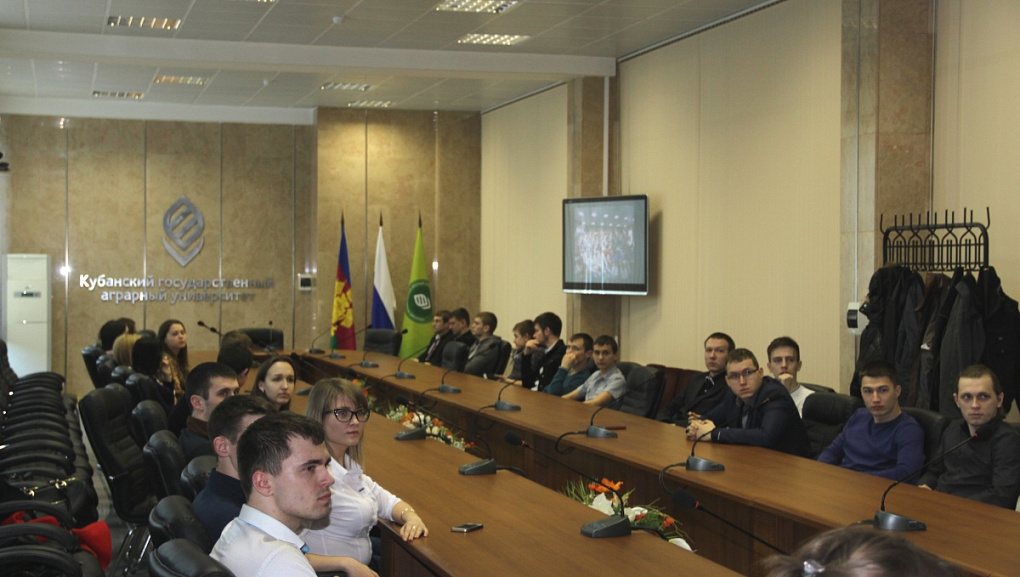 Встреча командиров и комиссаров со специалистами молодежного кадрового центра