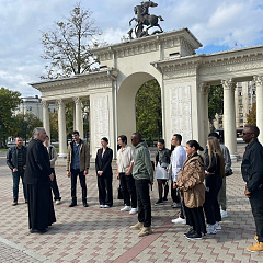 Иностранные студенты на экскурсии по храмам города Краснодара