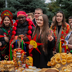 Пахнет солнцем и блинами – нынче Масленица с нами!