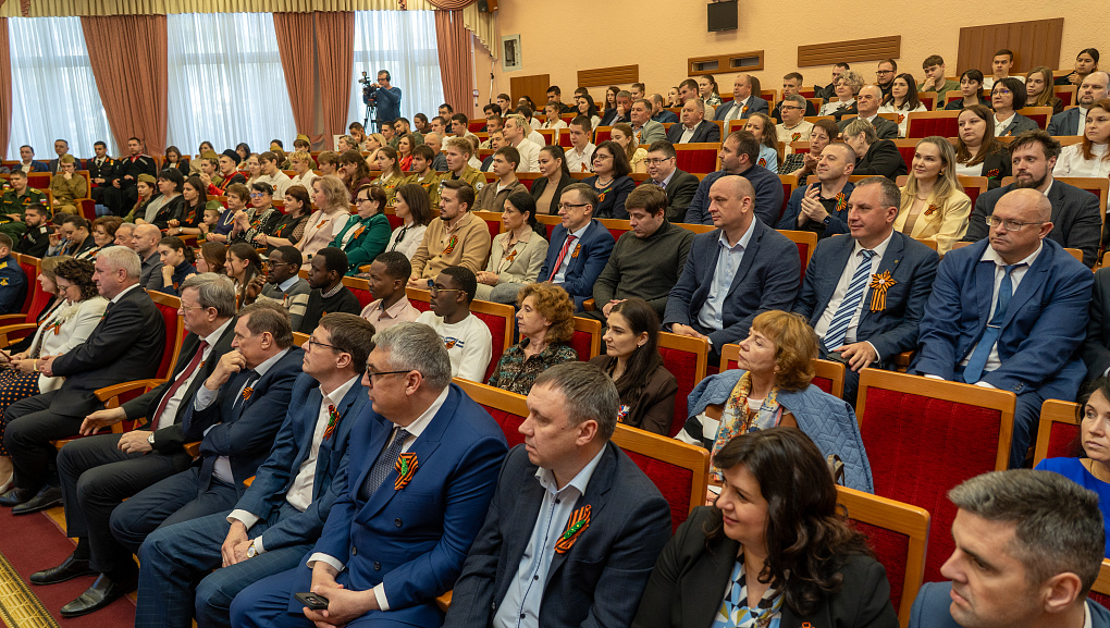 Этот праздник со слезами на глазах...