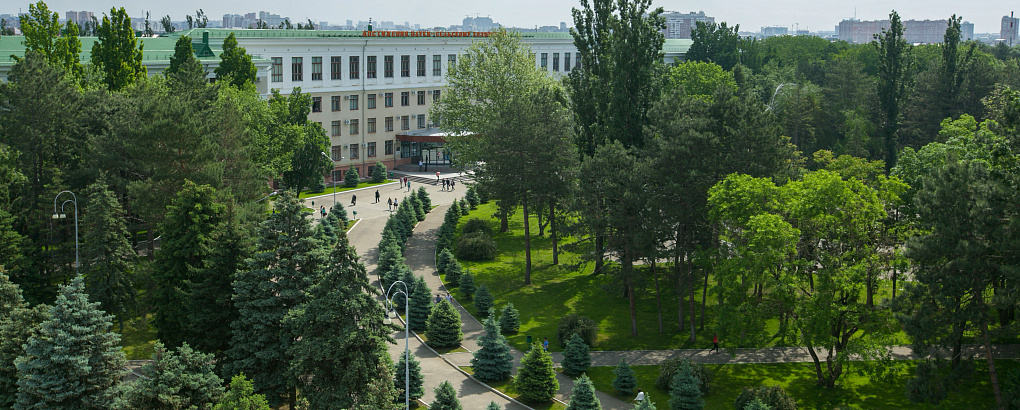 Больше 30 лет в статусе университета!