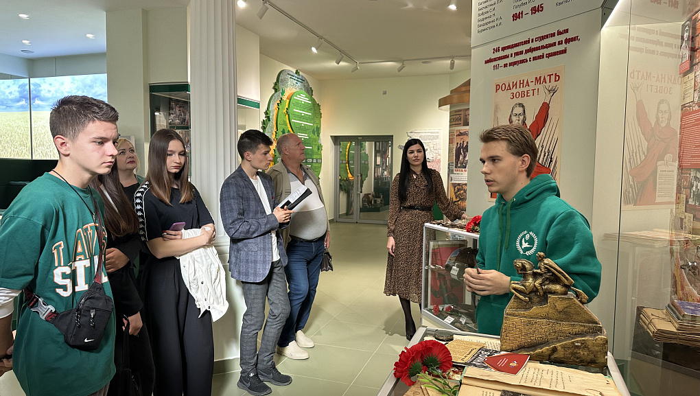 В рамках дружественной встречи, 25 октября Центр исторического наследия и медиа-центр КубГАУ посетили сотрудники и их дети ООО «Газпром трансгаз Краснодар»